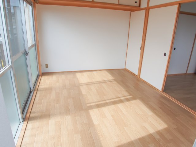 シャトー五色山の洋室