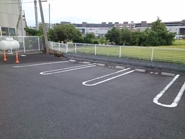 コーポ勢多Ⅱ番館の駐車場