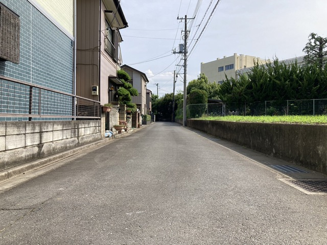 川越市南大塚　売地の前面道路含む現地写真
