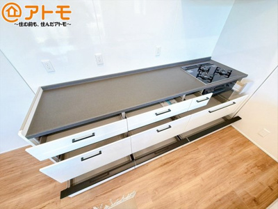 【キッチン】 | 三島市徳倉Ⅱ　新築一戸建て　5号棟 | 設備充実♪お手入れらくらく♪収納豊富♪使い勝手の良いキッチンです！