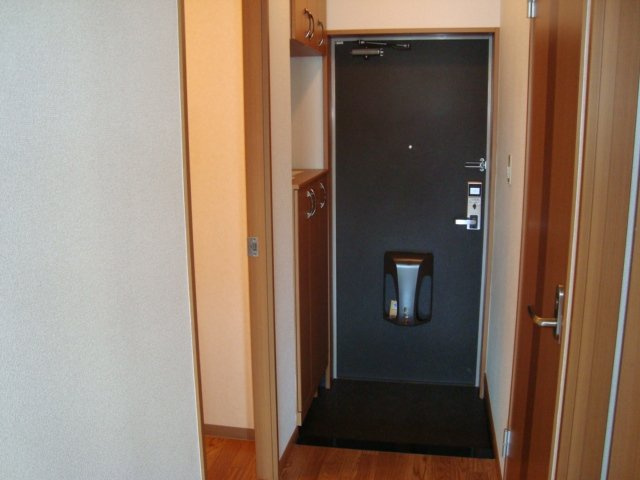 クレメント駒木Ｂの玄関|玄関
