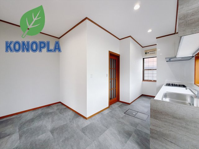 【中古戸建】本庄市栄3丁目　の居間・リビング|■キッチン｜賃貸では叶わなかった、お友達とのホームパーティや大音量で映画やテレビを楽しむことができます(*^^*)
