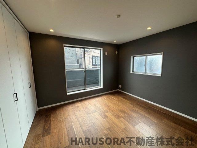 寝屋川市河北中町22-3　3階建の洋室