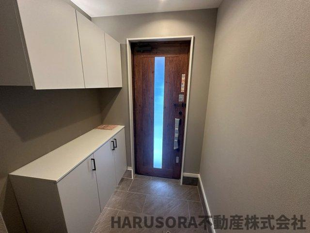 寝屋川市河北中町22-3　3階建の玄関
