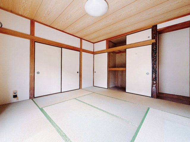 【中古戸建】館林市高根町の和室|■和室｜「続き間の和室」は、戸を開ければ大空間、閉じれば個室として活用できるのでお子様の遊び場や客間としても便利です♪