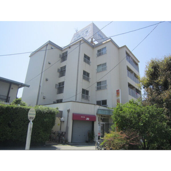 三恵吹田ハイツの外観