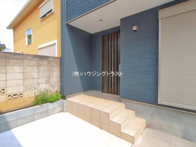 仲介手数料無料　所沢市北中３丁目　新築戸建の玄関