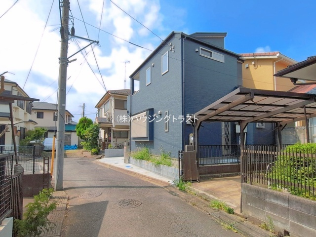 仲介手数料無料　所沢市北中３丁目　新築戸建の前面道路含む現地写真
