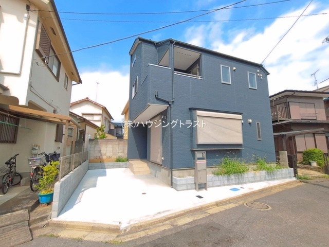 仲介手数料無料　所沢市北中３丁目　新築戸建の前面道路含む現地写真