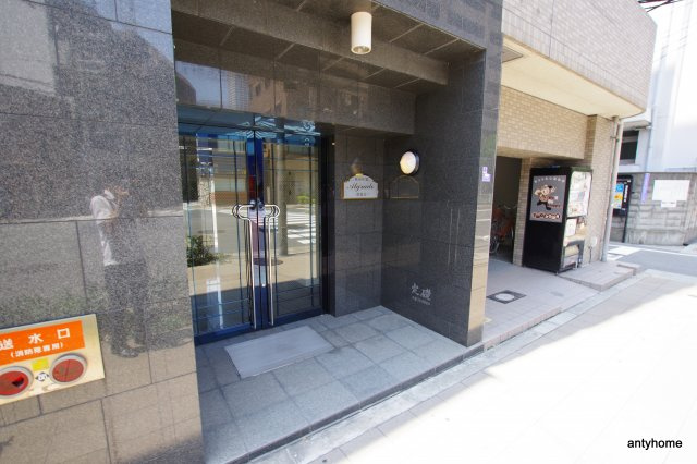 アルグラッド新福島　仲介手数料無料のエントランス
