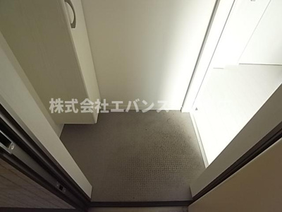 【玄関】 | エス本千葉 | 収納もある玄関です