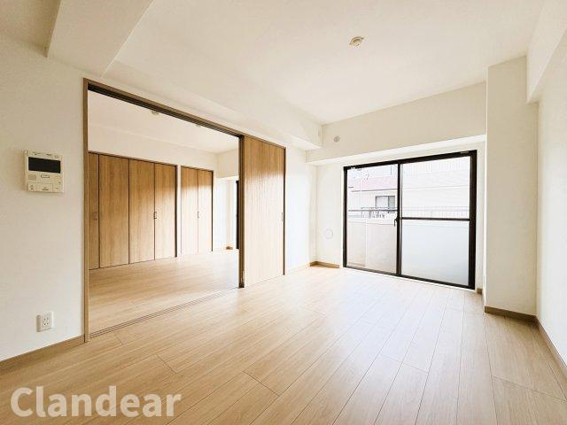 レジェント東日暮里ウエストの居間・リビング|ドキドキの新生活も、安心してスタート。ぴったりの住まいを見つけませんか？クランディアが一緒に住まい選びをサポートします‼　まずは、お気軽にお問合せください　＃クランディア