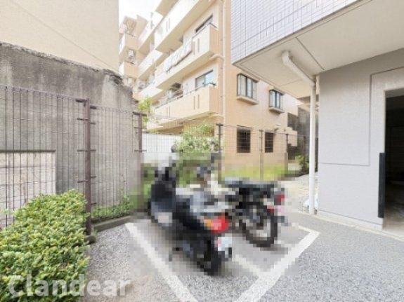 レジェント東日暮里ウエストの駐輪場|ドキドキの新生活も、安心してスタート。ぴったりの住まいを見つけませんか？クランディアが一緒に住まい選びをサポートします‼　まずは、お気軽にお問合せください　＃クランディア