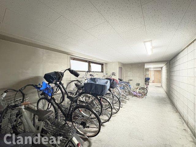 レジェント東日暮里ウエストの駐輪場|ドキドキの新生活も、安心してスタート。ぴったりの住まいを見つけませんか？クランディアが一緒に住まい選びをサポートします‼　まずは、お気軽にお問合せください　＃クランディア