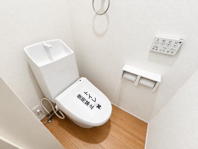 リナージュ泉佐野市南中安松のトイレ