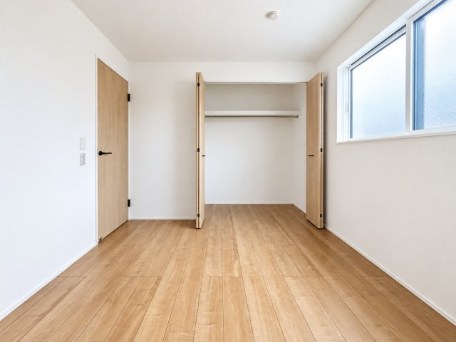 リナージュ泉佐野市南中安松の洋室