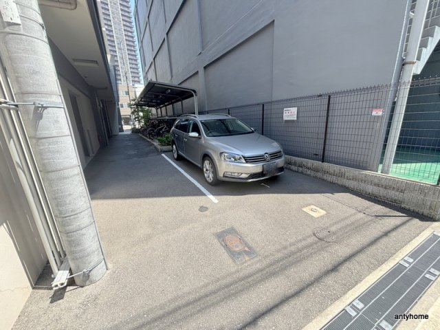 エステムコート難波WEST-SIDEⅢドームシティの駐車場