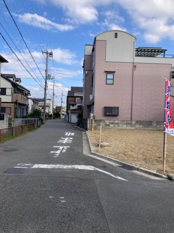 高槻市芝生町２丁目建築条件付土地B号地の前面道路含む現地写真