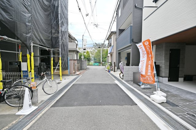 西宮市今津久寿川町新築一戸建て│4LDK+駐車1台可の前面道路含む現地写真|前面道路は南東側3.9ｍ、北東側3.1ｍです。