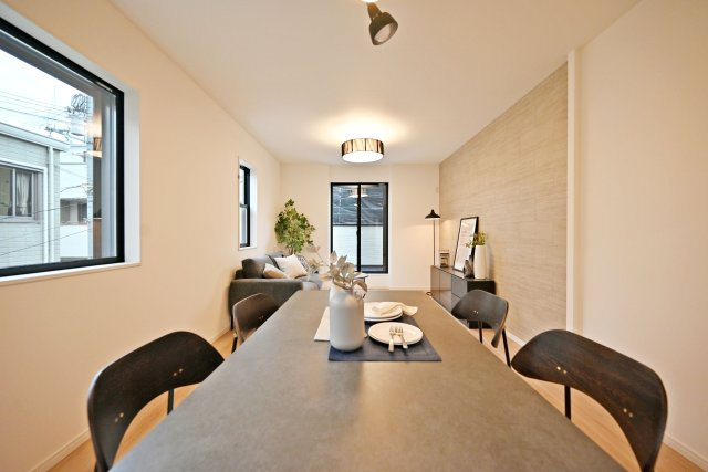 西宮市今津久寿川町新築一戸建て│4LDK+駐車1台可の居間・リビング|毎日の何気ない時間も、ご家族との大切な思い出へと変えてくれる、居心地の良いリビングです