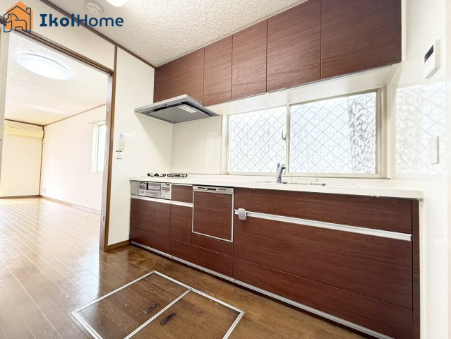 神戸市西区竹の台5丁目　中古戸建のキッチン|●年中無休：当日予約可●食洗機付きのキッチンになります。食器洗いの作業が楽になり非常に便利です。