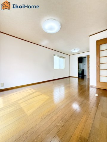神戸市西区竹の台5丁目　中古戸建の居間・リビング|●年中無休：当日予約可●リビングは長方形で家具を配置しやすい間取りになっています。