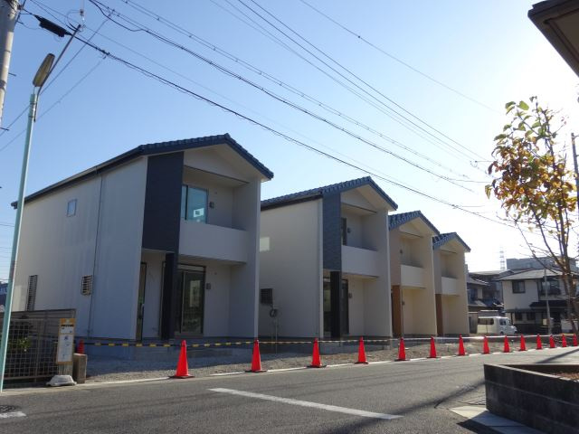 リヴェール荒池の外観