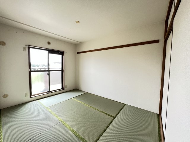 ヴェルジュ三家向の和室
