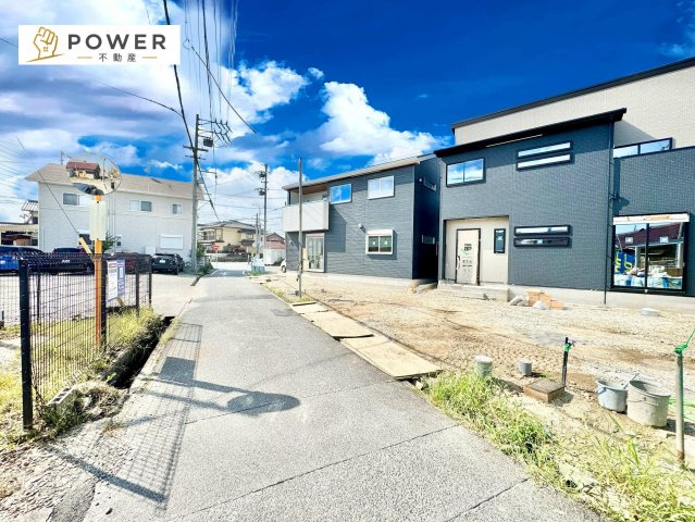 ファーストタウン　尾張旭市第2井田町の前面道路含む現地写真|前面道路はゆったり広めに確保されているので、ベビーカーでのお散歩も車の出し入れも気持ちよく行えます。									
									