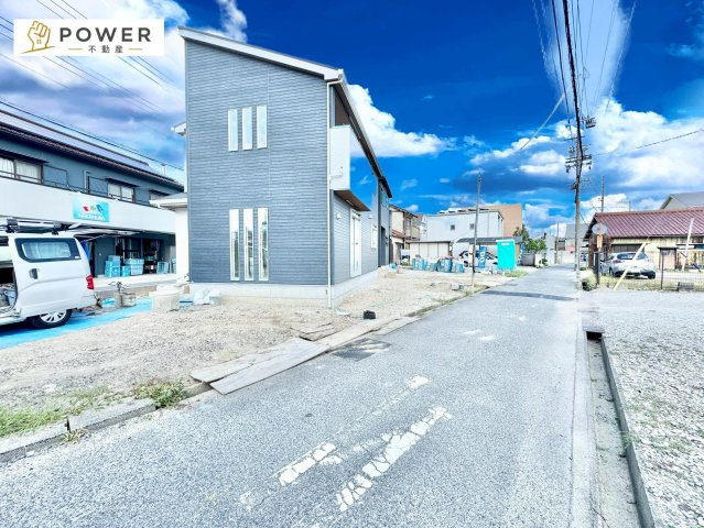 ファーストタウン　尾張旭市第2井田町の前面道路含む現地写真|前面道路はゆったり広めに確保されているので、ベビーカーでのお散歩も車の出し入れも気持ちよく行えます。									
									