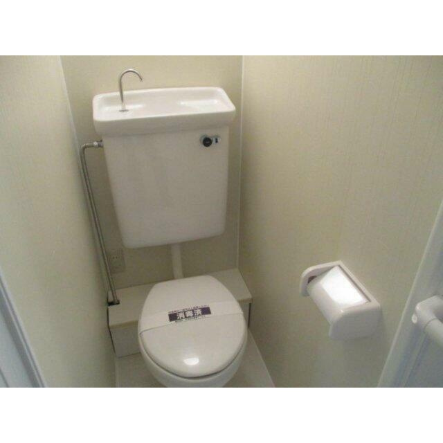 杉並区和田３丁目の賃貸マンションのトイレ