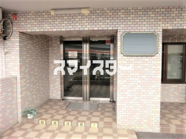 共立リライアンス四谷Ⅴ　A棟のエントランス