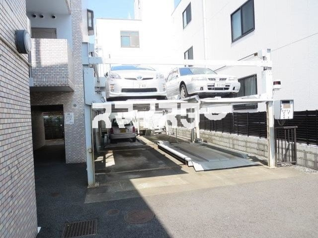 共立リライアンス四谷Ⅴ　A棟の駐車場
