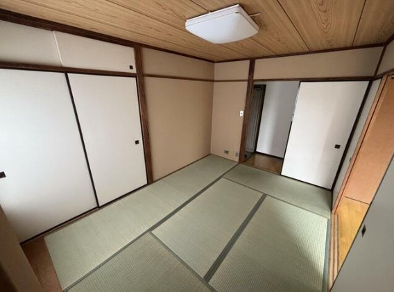 新井マンションの和室