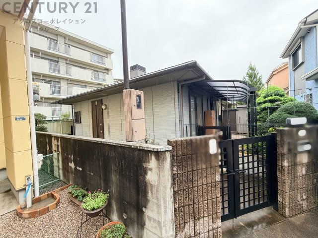 駅徒歩10分：阪急伊丹線「伊丹駅」まで徒歩10分と、通勤・通学や外出に便利な立地です。