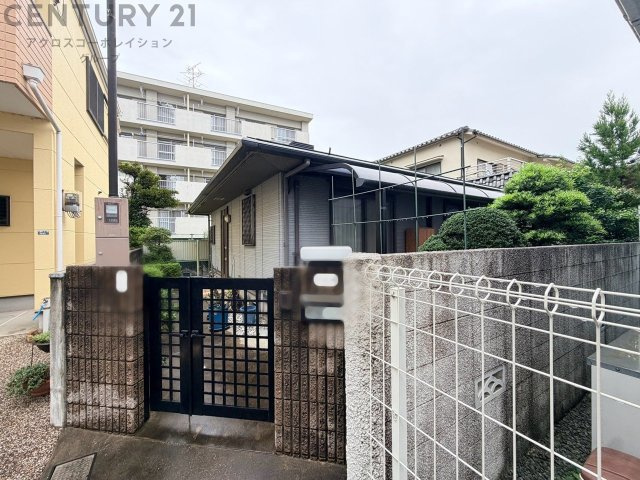関西スーパー：徒歩約10分、ローソン：徒歩約6分、常岡病院：徒歩約4分と周辺の生活環境が充実しています。