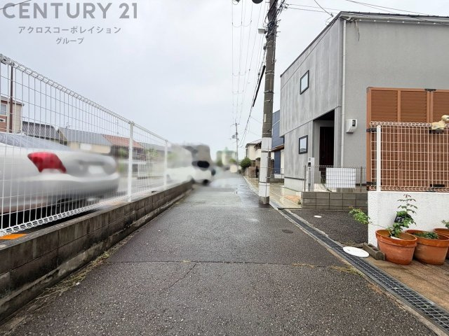 駅近でありながら周辺は閑静な住宅街に立地しております。