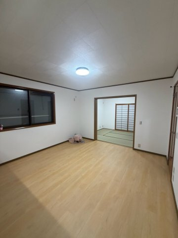 藤井寺小山8丁目　中古戸建ての居間・リビング|家族団らんを楽しめる、居心地の良い空間♪