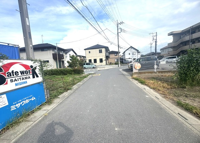 熊谷市拾六間　売地の前面道路含む現地写真