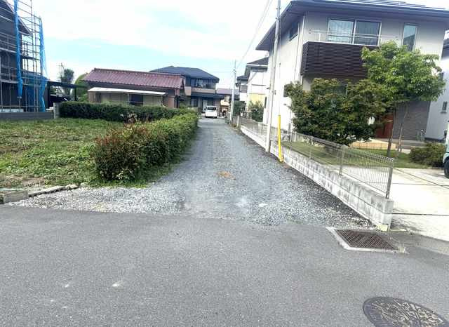 熊谷市拾六間　売地の前面道路含む現地写真
