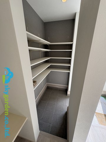 三浦郡葉山町　新築戸建　全1棟の収納|玄関のシューズクロゼット