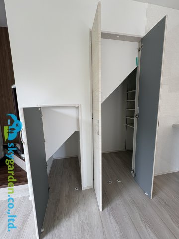 三浦郡葉山町　新築戸建　全1棟の収納|階段下を利用した収納