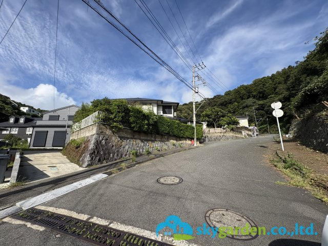 三浦郡葉山町　新築戸建　全1棟の前面道路含む現地写真|前面道路含む現地写真です