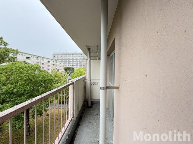 鶴山台22号棟のバルコニー