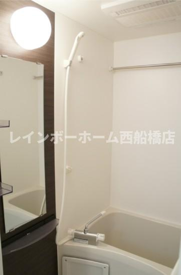 市川市市川南４丁目の賃貸マンションの浴室