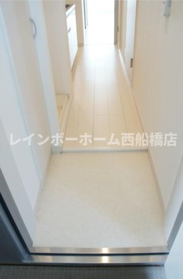 市川市市川南４丁目の賃貸マンションの玄関