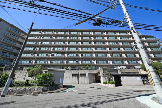 サンヴェール千里緑地公園の外観|ご不明な税金・諸費用についても丁寧にサポートいたします。現地見学で、住まいのイメージやご希望をぜひお聞かせください。