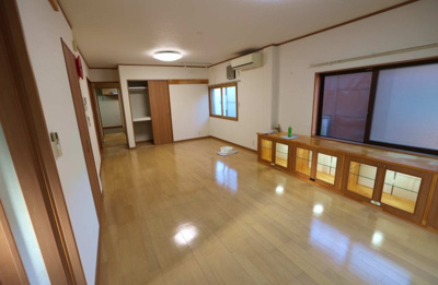 【居間・リビング】 | 鳩山町大橋 倉庫付中古住宅 | リビングダイニング14帖