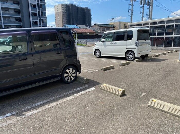 グラディスの駐車場