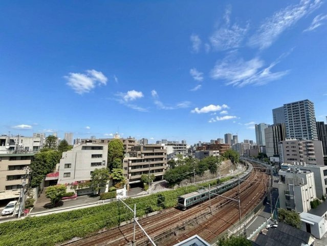 マンション南目黒苑の展望|現地写真

現地ご見学希望・資料請求などお気軽にお問い合わせ下さい！
03-5990-5201